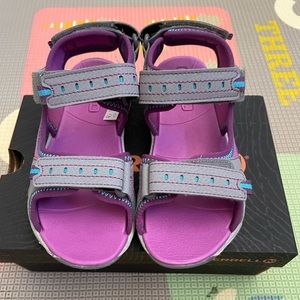 New Merrell girl sandals 13